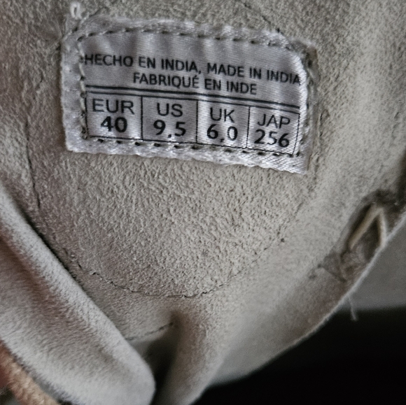 Boots - Picture 5 of 6